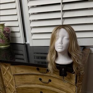 JON RENAU #11 Blonde  100% Hand tied Wavy  Synthetic Wig